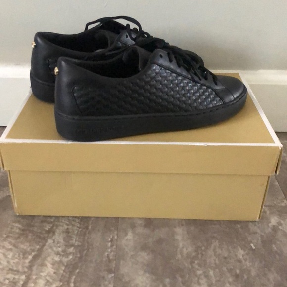 NEW Michael Kors Fashion Sneakers - Picture 1 of 4